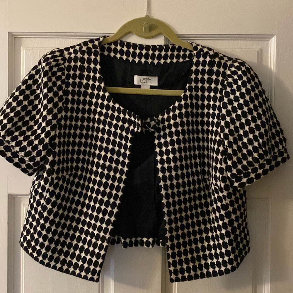 Ann Taylor Loft size 2 Black/white bolero blazer. Vintage vibe